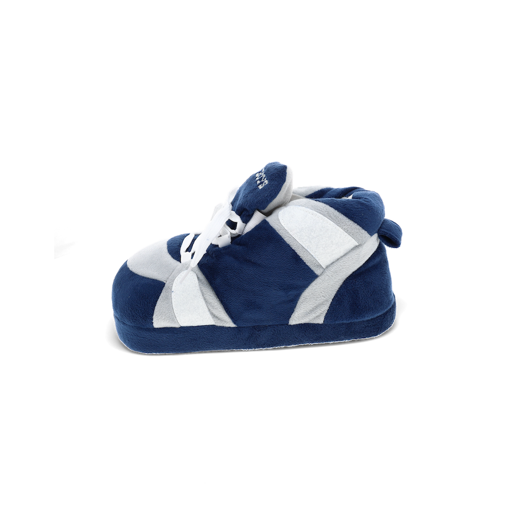 Dallas Cowboys NFL slippers in plush velvety fabric with an embroidered star